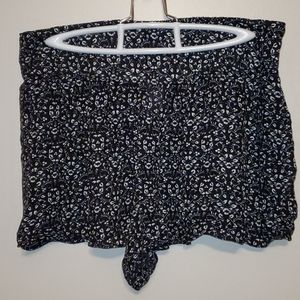 American Eagle Flowy Floral Short Shorts